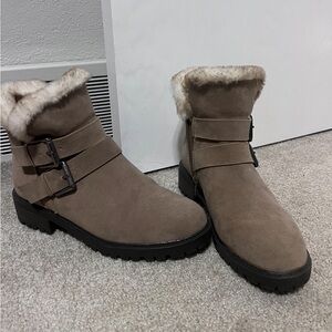 Women’s boots 8.5